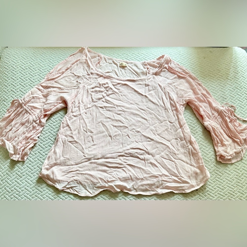 Hollister bellsleeve top